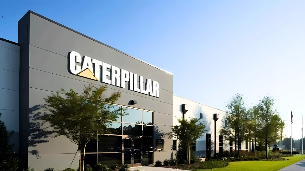 Caterpillar Hiring Business Analysts